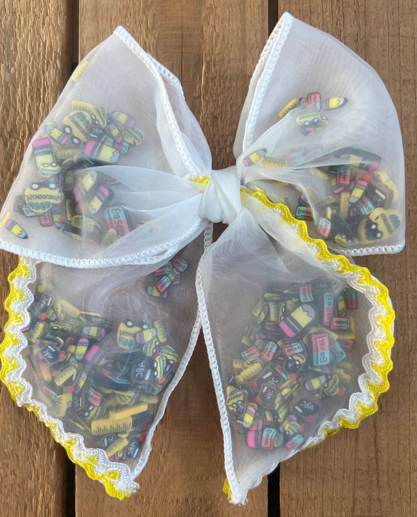 Back to School Shaker Bow