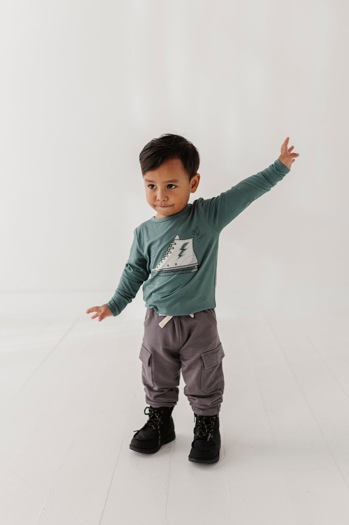 Boys Long Sleeve Tee in Sneaker