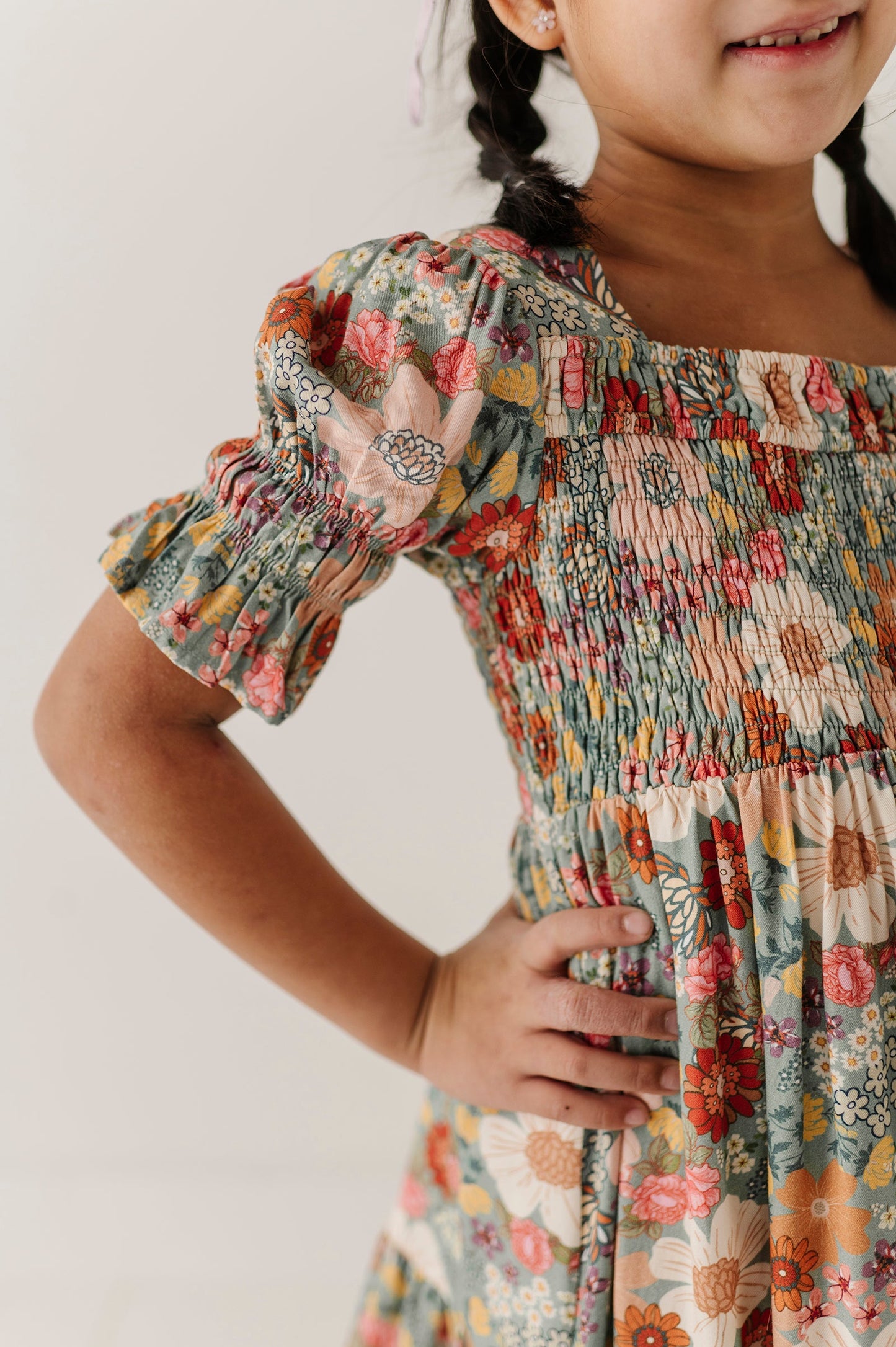 Girls Short Sleeve Smocked Babydoll Dress in Hedde Floral