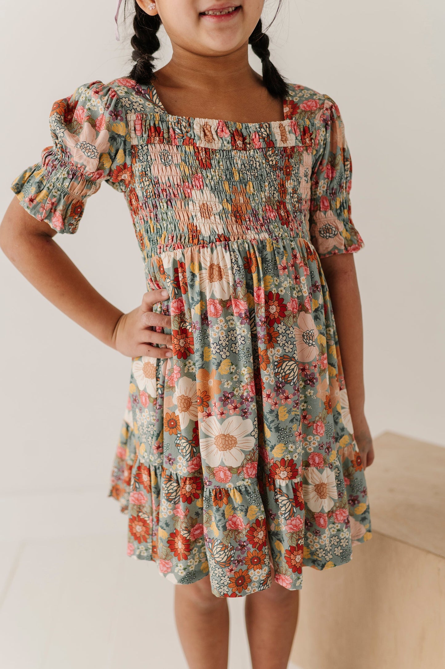 Girls Short Sleeve Smocked Babydoll Dress in Hedde Floral