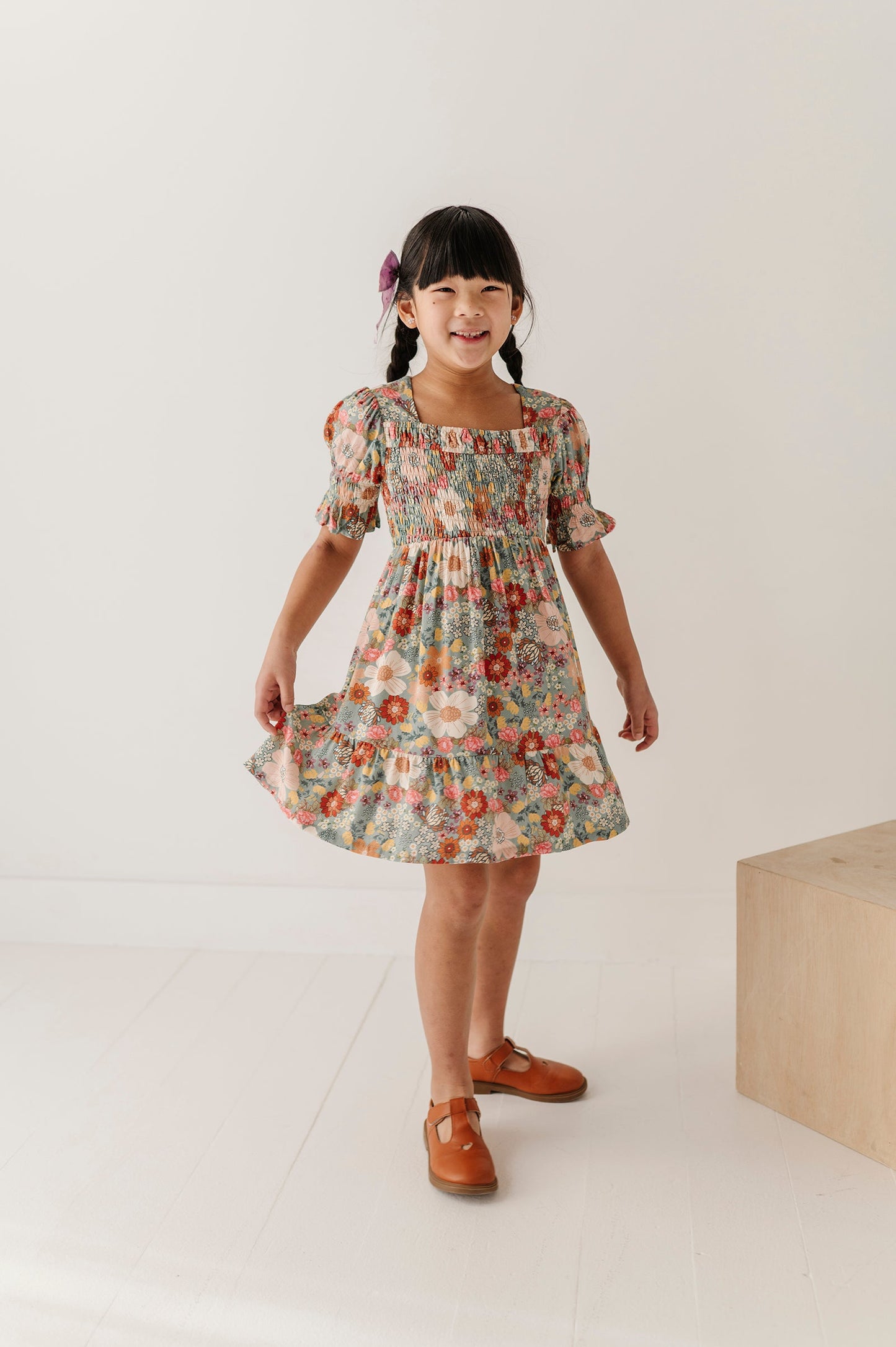 Girls Short Sleeve Smocked Babydoll Dress in Hedde Floral