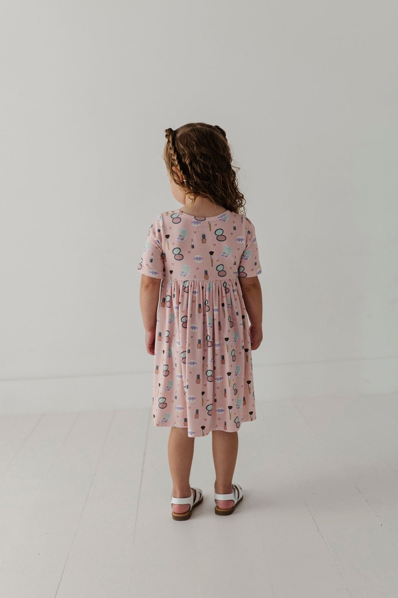 Girls Short Sleeve Henley Dress in Makeup