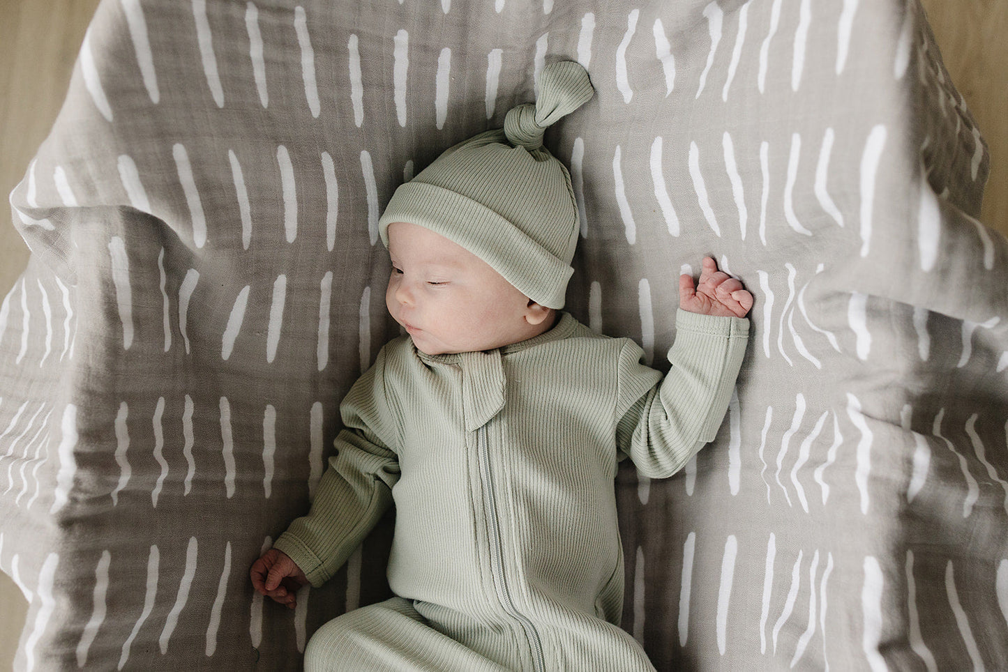 Mebie Baby Sage Organic Ribbed Newborn Knot Hat