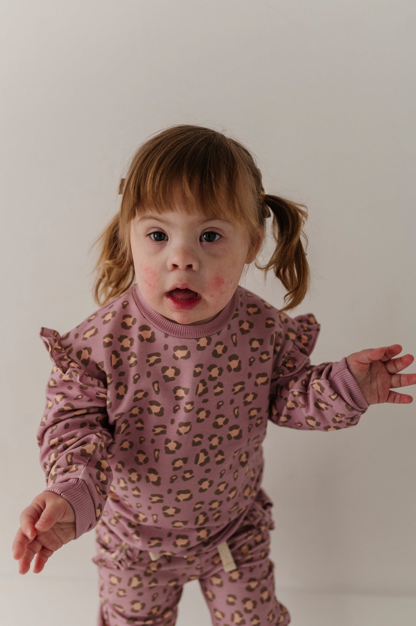 Girls Ruffle Sweatshirt in Cheetah