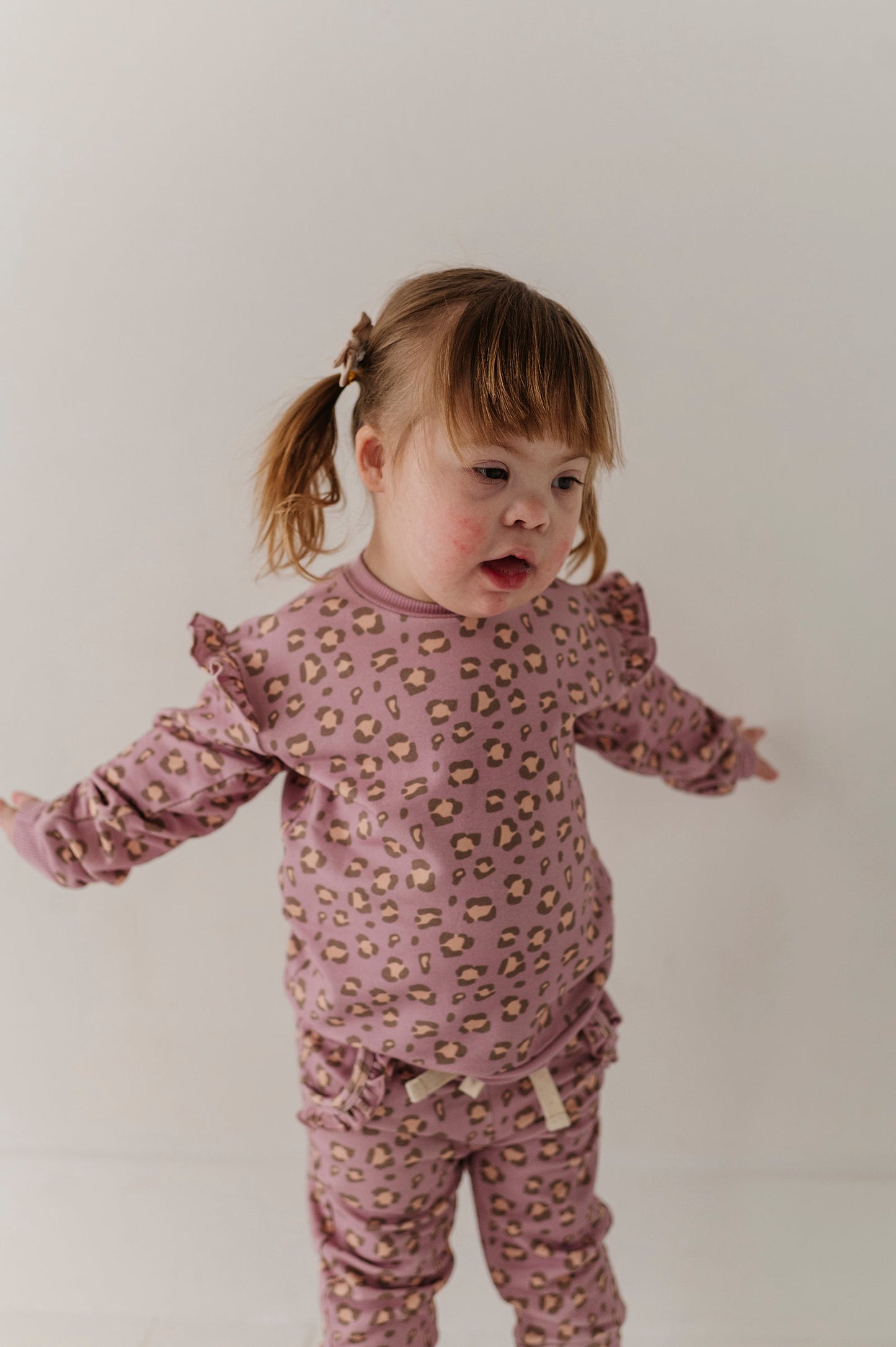 Girls Ruffle Sweatshirt in Cheetah