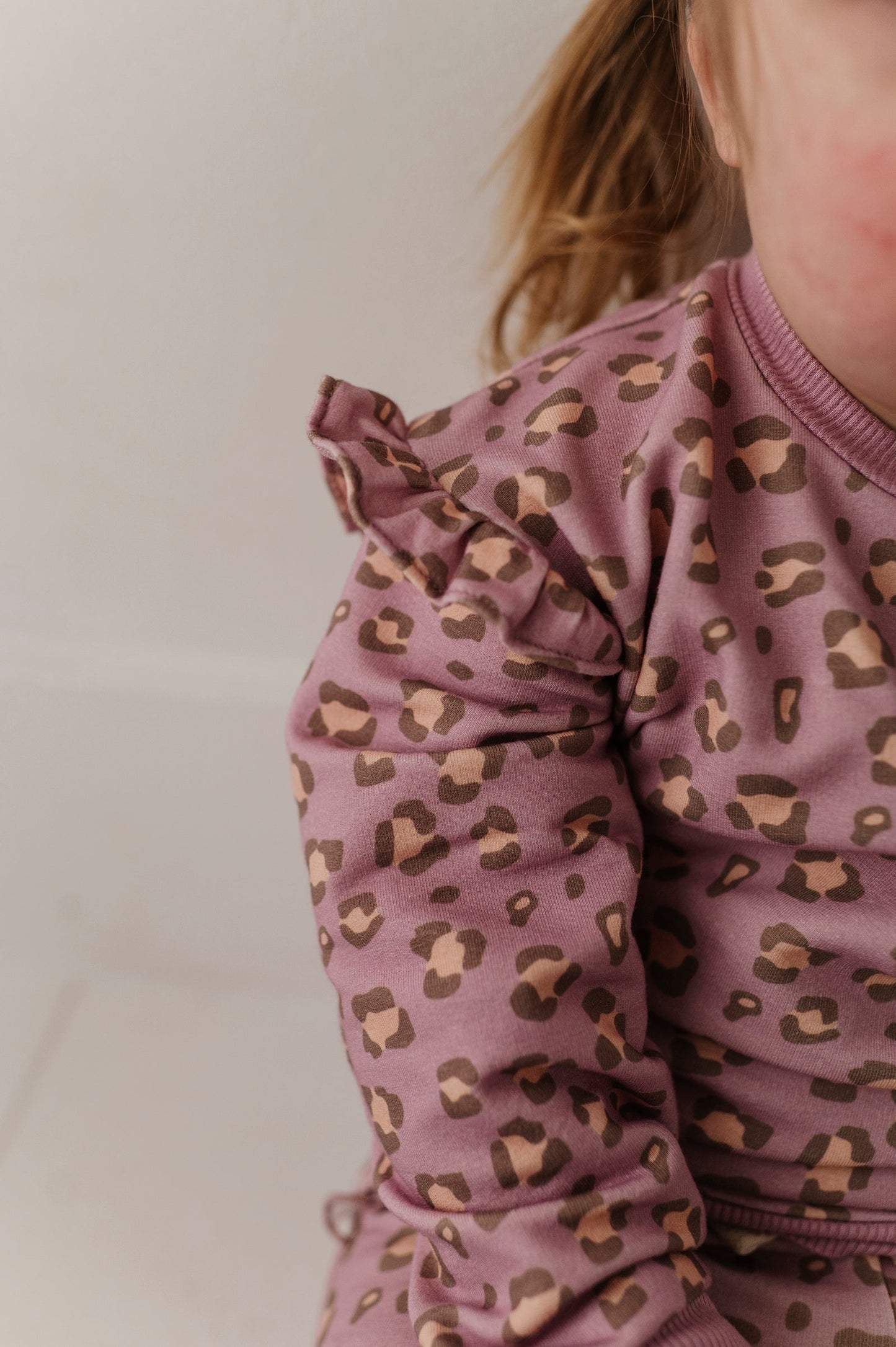 Girls Ruffle Sweatshirt in Cheetah