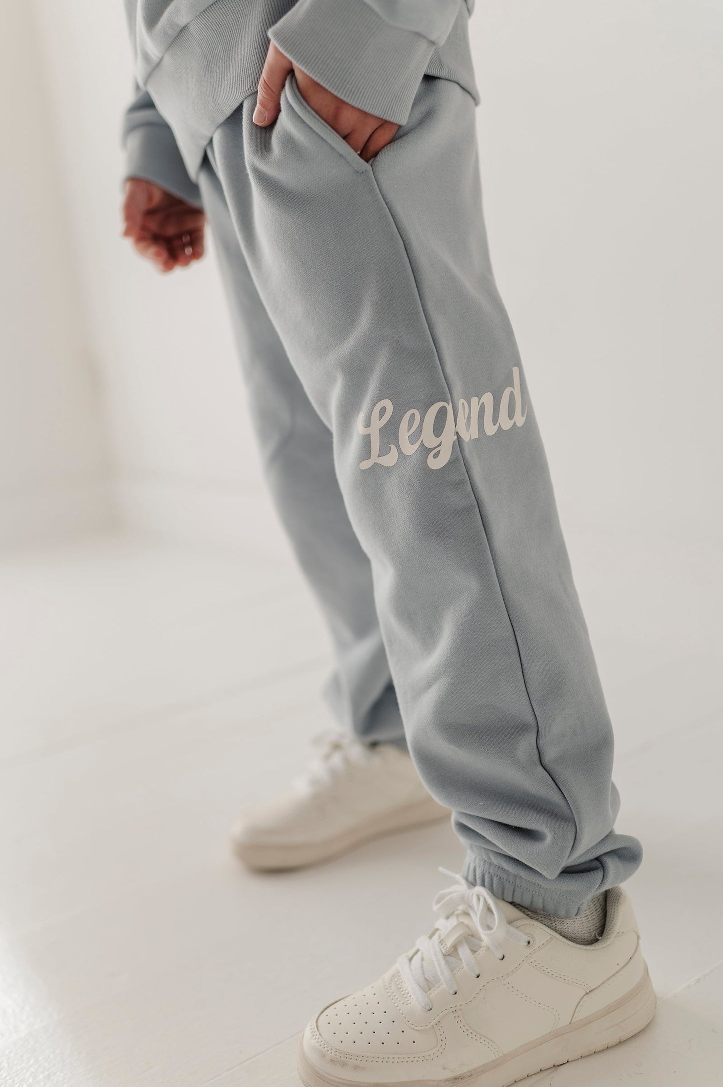 Boys Dario Graphic Sweatpants in Legend in Blue Fog