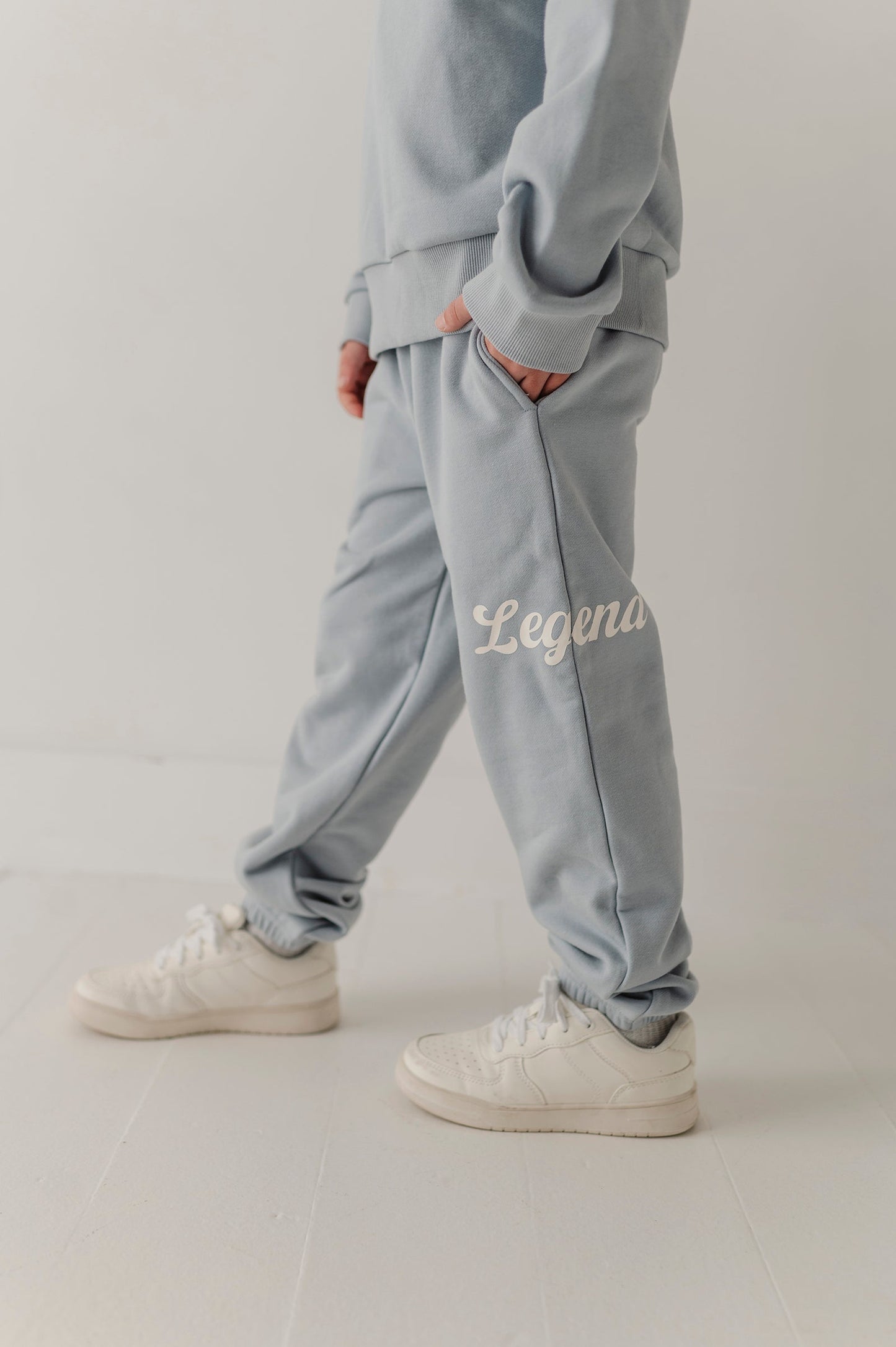 Boys Dario Graphic Sweatpants in Legend in Blue Fog