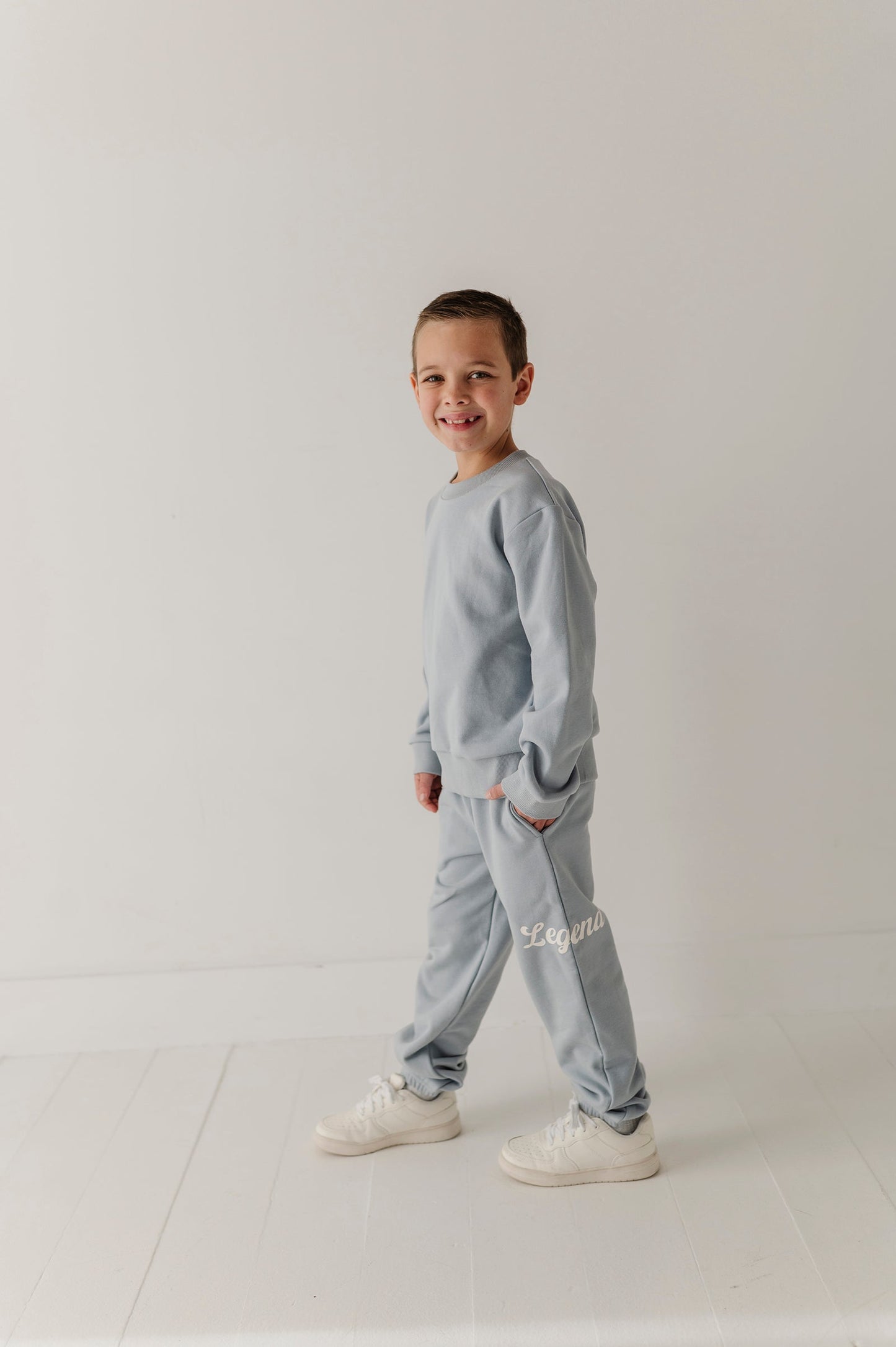 Boys Dario Graphic Sweatpants in Legend in Blue Fog