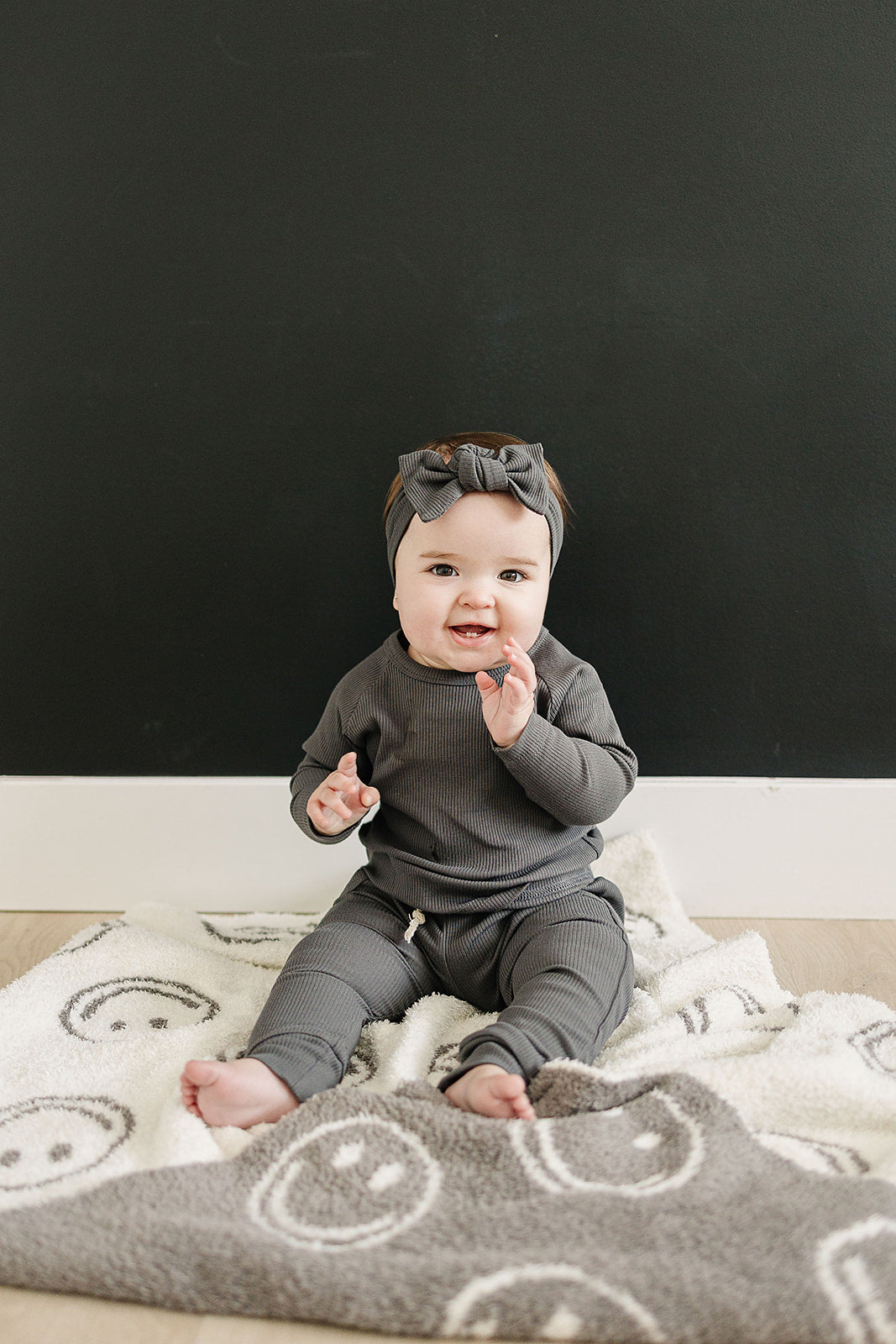 Mebie Baby Charcoal Smiley Taupe Plush Blanket