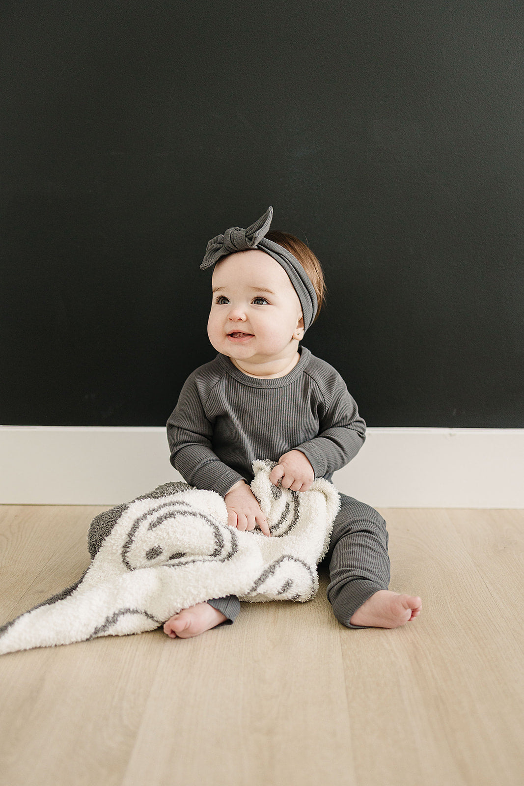 Mebie Baby Charcoal Smiley Taupe Plush Blanket