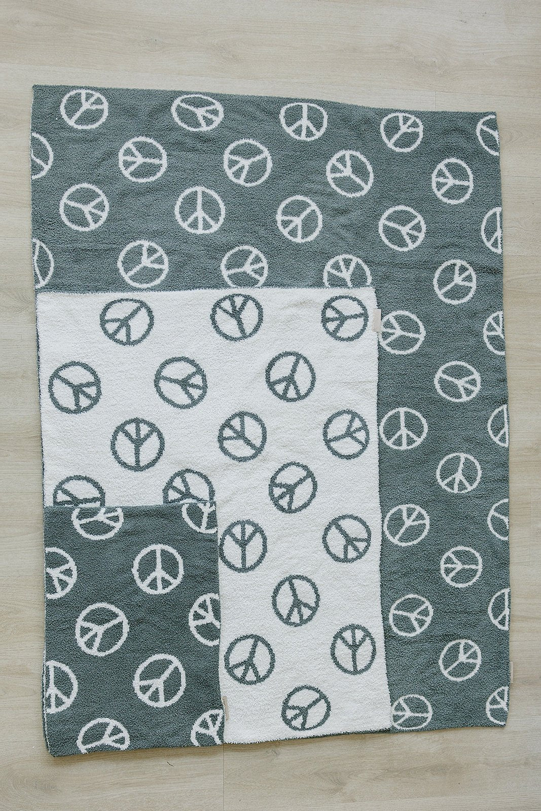 Mebie Baby Peace Plush Blanket