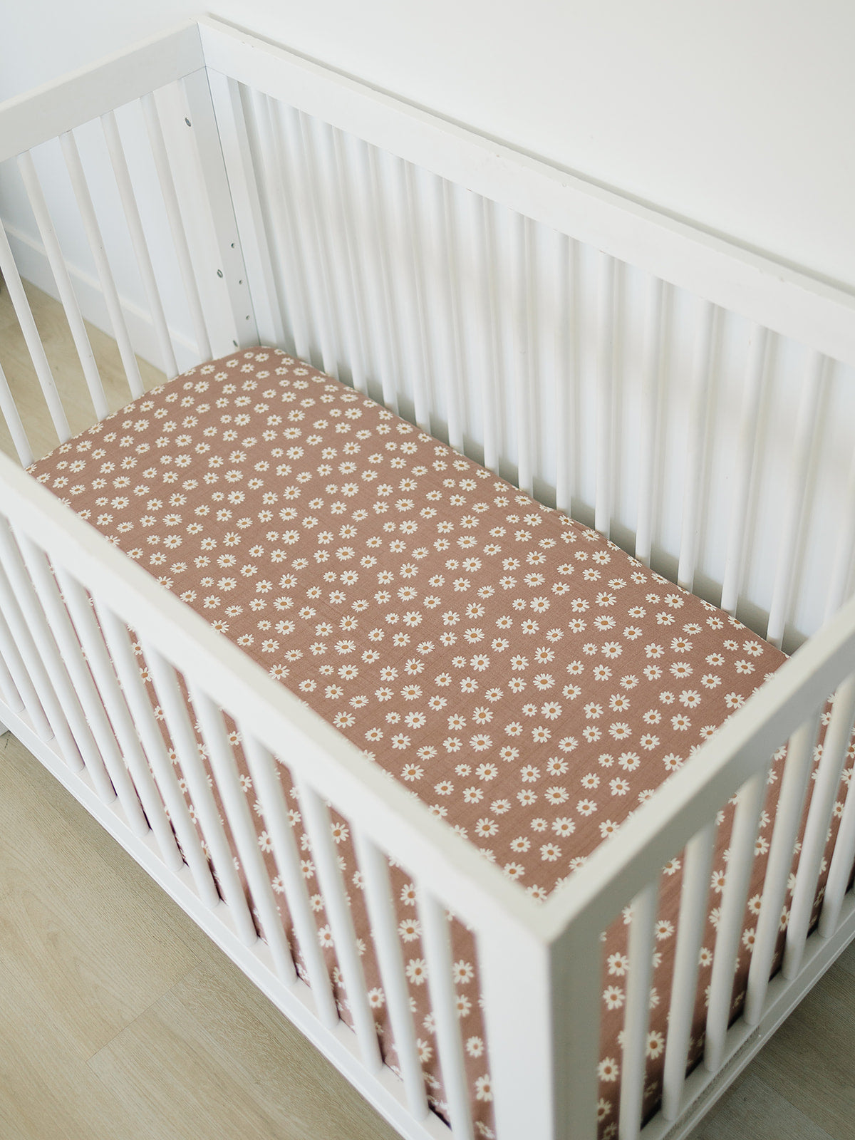 Mebie Baby Daisy Dream Muslin Crib Sheet